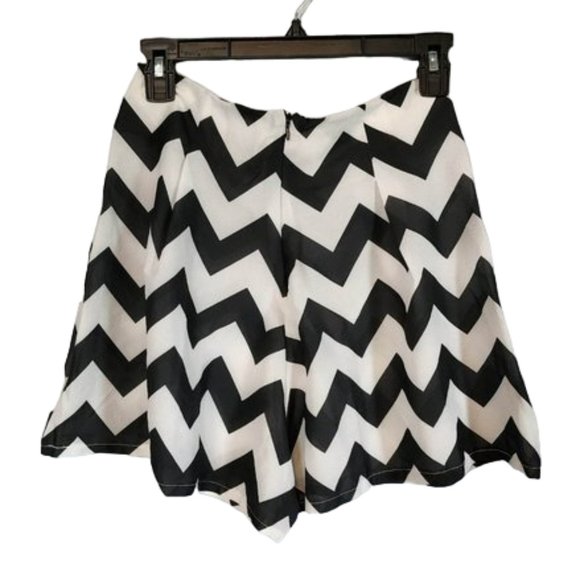 Black & White Flowy Shorts - Picture 1 of 4